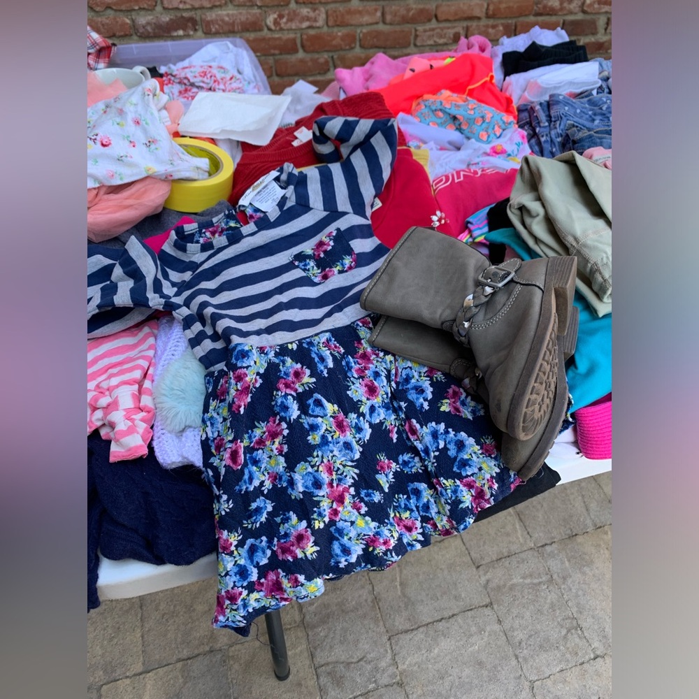 Beautiful dress for 2year old girl. Includes boots for same age.